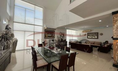 Casa Amueblada en Renta + Alberca