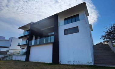 Casa en venta para remodelar en Rancho San Juan, Zona Esmeralda