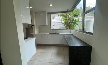 Casa en Venta, céntrica – Cerca del Río de las Avenidas. Remodelada
