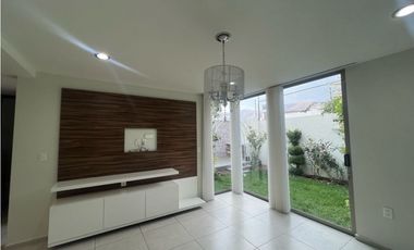 Casa en Venta, céntrica – Cerca del Río de las Avenidas. Remodelada