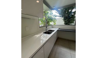 Casa en Venta, céntrica – Cerca del Río de las Avenidas. Remodelada