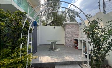 Casa en Venta, céntrica – Cerca del Río de las Avenidas. Remodelada