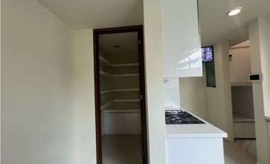 Casa en Venta, céntrica – Cerca del Río de las Avenidas. Remodelada