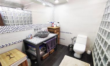 Amplia, moderna y remodelada casa en Providencia