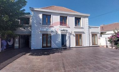 Casa Residencial o comercial renovada e eficiente