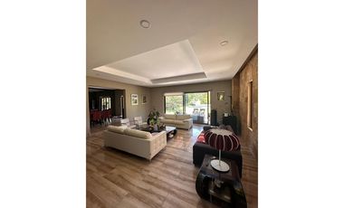 Casa 7 dorm. Fundo El Descanso. Cam. Melipilla