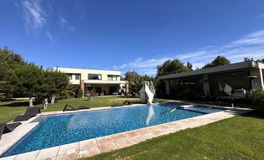 Casa 7 dorm. Fundo El Descanso. Cam. Melipilla