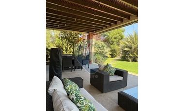 Casa 7 dorm. Fundo El Descanso. Cam. Melipilla
