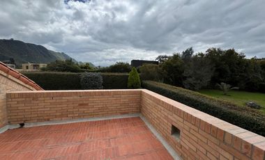 VENDO CASA EN MACADAMIA, LA CALERA