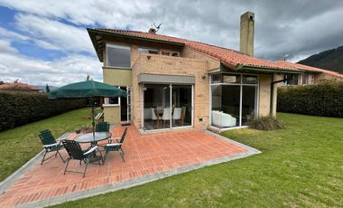 VENDO CASA EN MACADAMIA, LA CALERA