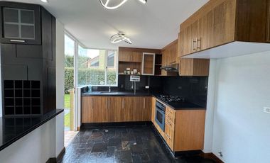 VENDO CASA EN MACADAMIA, LA CALERA