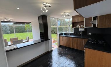 VENDO CASA EN MACADAMIA, LA CALERA