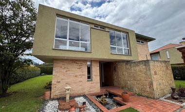 VENDO CASA EN MACADAMIA, LA CALERA
