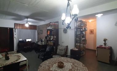 Casa en venta - 3 Dormitorios 2 Baños - Florencio Varela