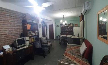 Casa en venta - 3 Dormitorios 2 Baños - Florencio Varela