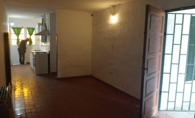 Casa 2 dorm. c/ ingreso vehic.  Bº Villa Argentina