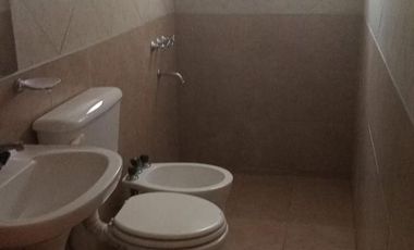 Casa 2 dorm. c/ ingreso vehic.  Bº Villa Argentina