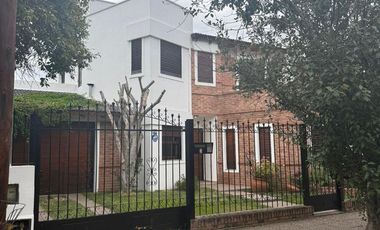 5 Dormitorios - Quincho - Pileta - Casa - Alquiler