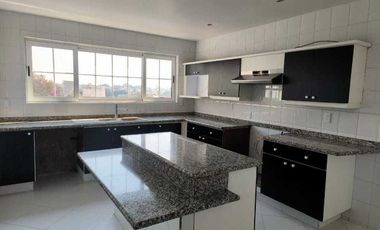 Hermosa Casa en Venta en Tecamachalco
