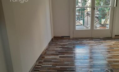 Venta Departamento Monserrat Dos Ambientes Frente Balcón