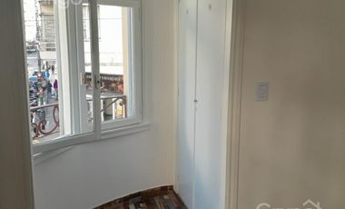 Venta Departamento Monserrat Dos Ambientes Frente Balcón