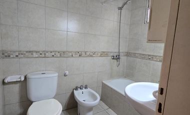 7 entre 512 y 513 - Casa en Alquiler