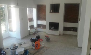 Casa en alquiler - 2 dormitorios 2 baños - Manuel B. Gonnet