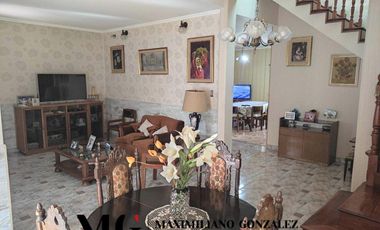 Casa en venta, 7 ambientes - Luis Guillón
