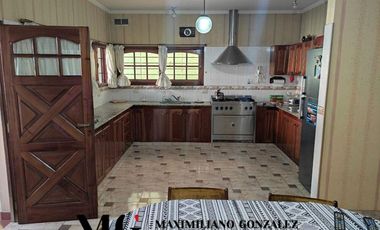 Casa en venta, 7 ambientes - Luis Guillón
