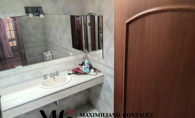 Casa en venta, 7 ambientes - Luis Guillón