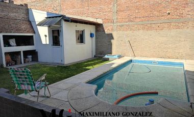 Casa en venta, 7 ambientes - Luis Guillón