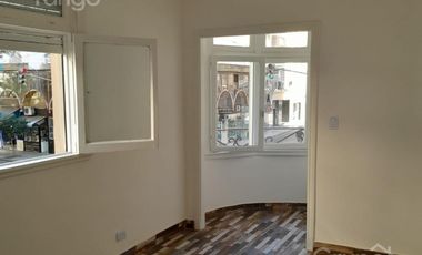 Venta Departamento Balvanera Dos Ambientes Frente Balcón