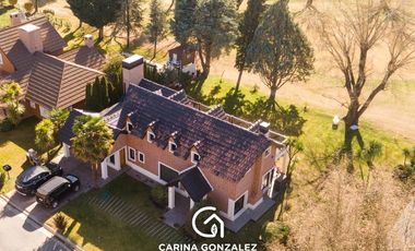 Casa en  Rincón Club de Campo con fondo de cancha, Neuquén Capital