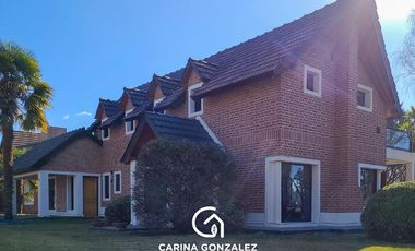 Casa en  Rincón Club de Campo con fondo de cancha, Neuquén Capital