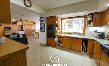 Casa en  Rincón Club de Campo con fondo de cancha, Neuquén Capital