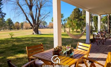 Casa en  Rincón Club de Campo con fondo de cancha, Neuquén Capital
