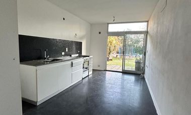 Dúplex de 2 dormitorios en venta en City bell, Alquilado, ideal inversores!!!