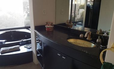 Casa en venta Bosques de las Lomas  calle tranquila R)