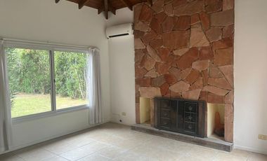 Casa en  Alquiler Anual con pileta en Santa Catalina Villanueva