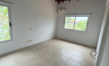 Casa en  Alquiler Anual con pileta en Santa Catalina Villanueva
