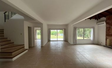 Casa en  Alquiler Anual con pileta en Santa Catalina Villanueva