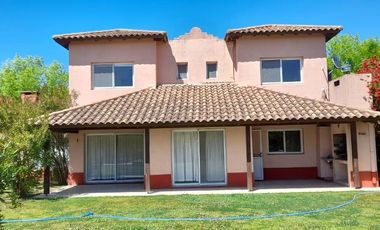 Casa en  Alquiler Anual con pileta en Santa Catalina Villanueva