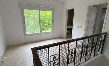Casa en  Alquiler Anual con pileta en Santa Catalina Villanueva