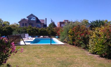 Casa en  Alquiler Anual con pileta en Santa Catalina Villanueva