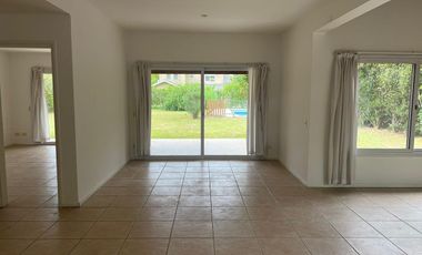 Casa en  Alquiler Anual con pileta en Santa Catalina Villanueva