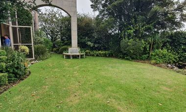 Venta casa en condominio en Bosques de las Lomas (R)