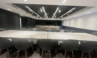 Amplio 2 ambientes con seguridad y amenities. Apto Profesional.
