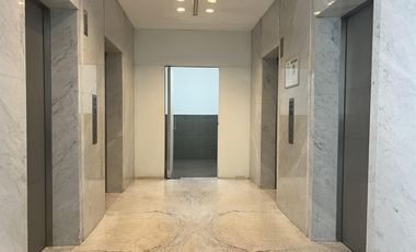 Amplio 2 ambientes con seguridad y amenities. Apto Profesional.