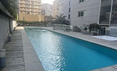 Amplio 2 ambientes con seguridad y amenities. Apto Profesional.