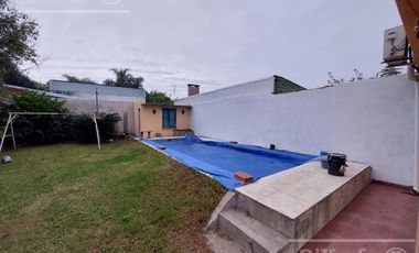 Casa en alquiler - 4 ambientes c/ pileta y cochera  - Quilmes